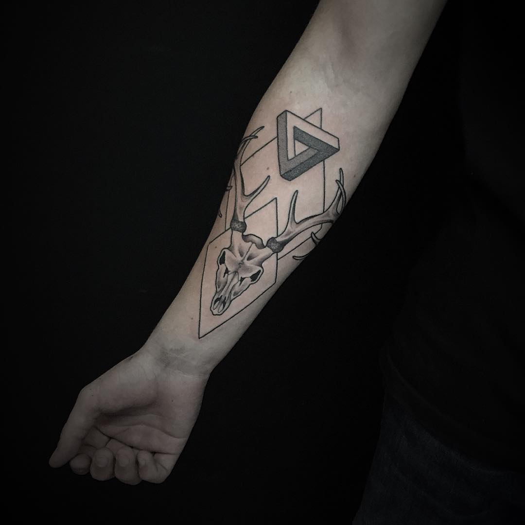 Geometric-Deer-Skull-Tattoos