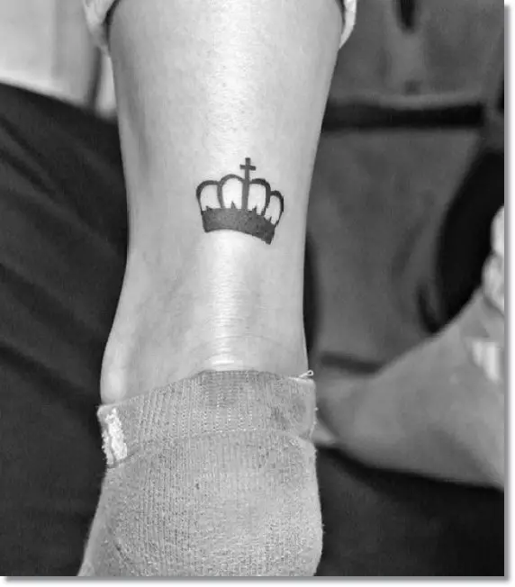 Small Crown Tattoos for Women 2