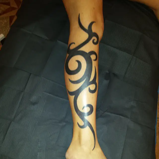 Tribal Tattoo on Leg for Women
