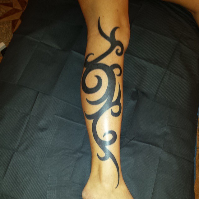 Tribal Tattoo on Leg for Women