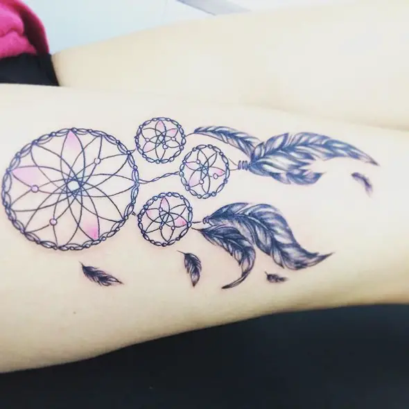 dreamcatcher tattoo ideas on thigh