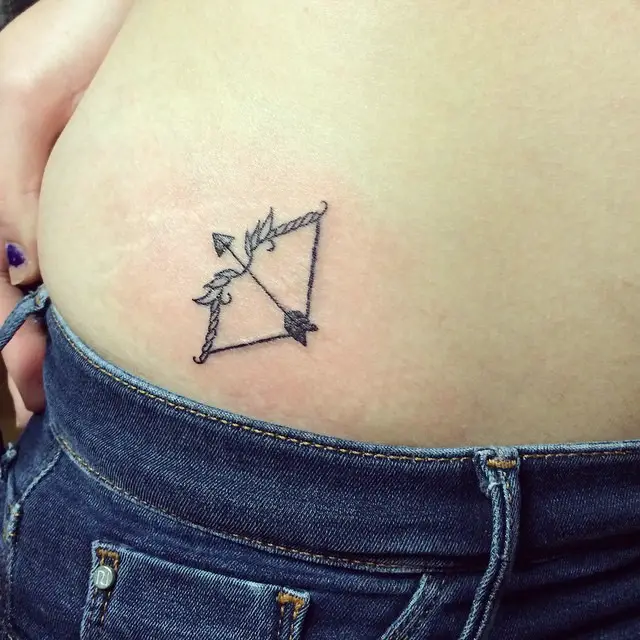 bow-and-arrow-tattoo-on-hip