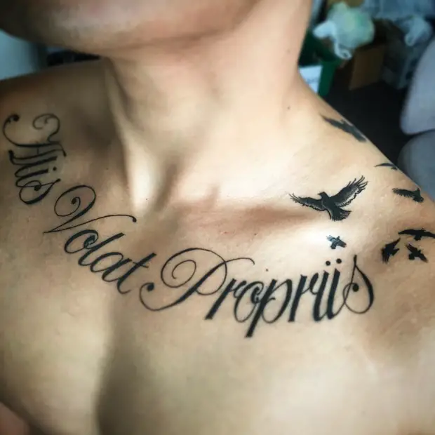 collar bone tattoo designs for guys-1