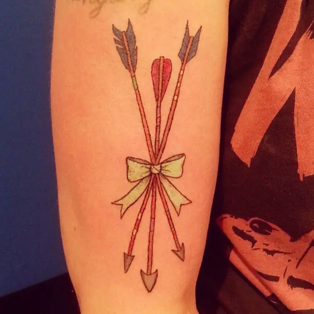 girly-bow-and-arrow-tattoo