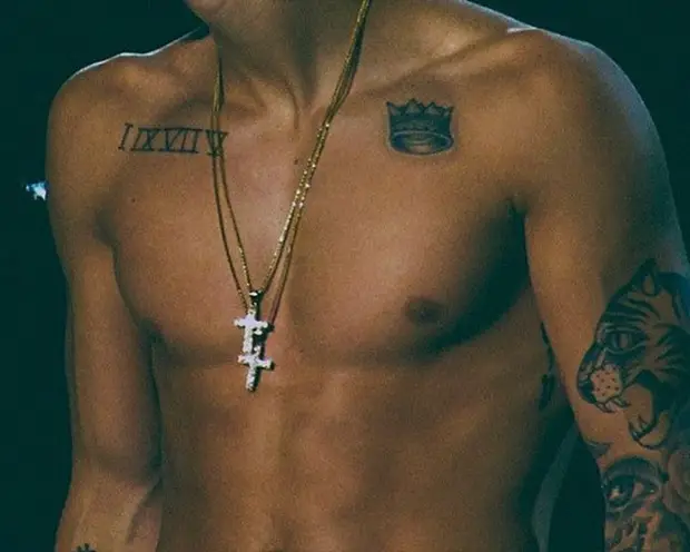 justin bieber collar bone tattoo