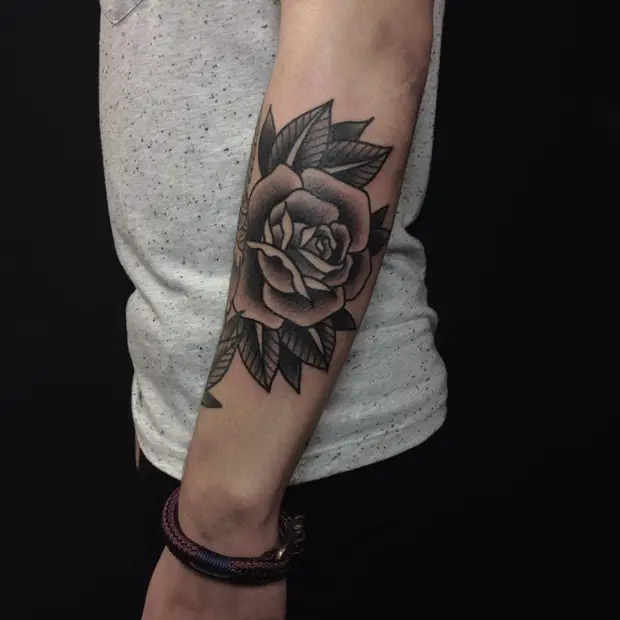 42 Totally Awesome Black Rose Tattoo That Will Inspire You To Get Inked